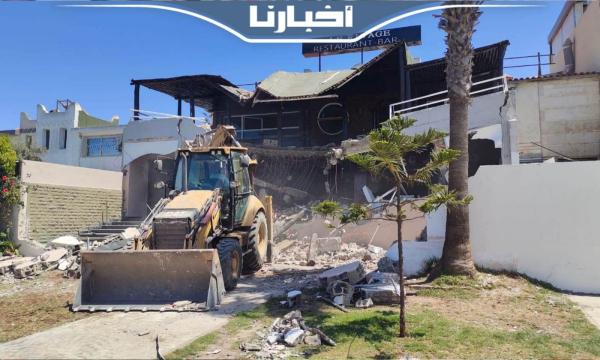 السلطات تباشر عملية هدم أشهر مطعم في الهرهورة كان في ملكية رئيس سابق للجماعة